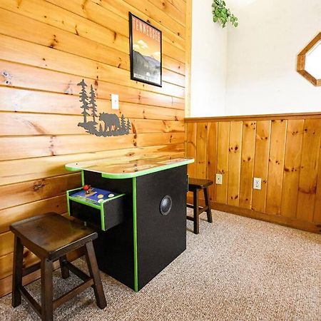 Four Private Suites - Hot Tub - Arcade - Fast Wi-Fi - One Minute To Parkway Fun Пиджен-Фордж Экстерьер фото