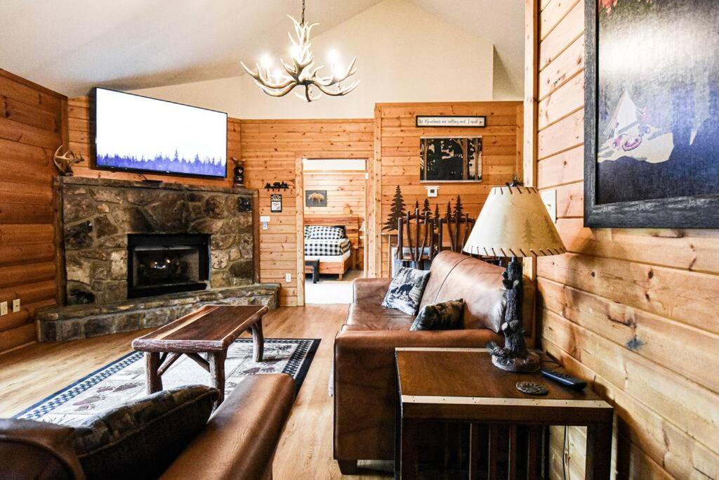 Four Private Suites - Hot Tub - Arcade - Fast Wi-Fi - One Minute To Parkway Fun Пиджен-Фордж Экстерьер фото