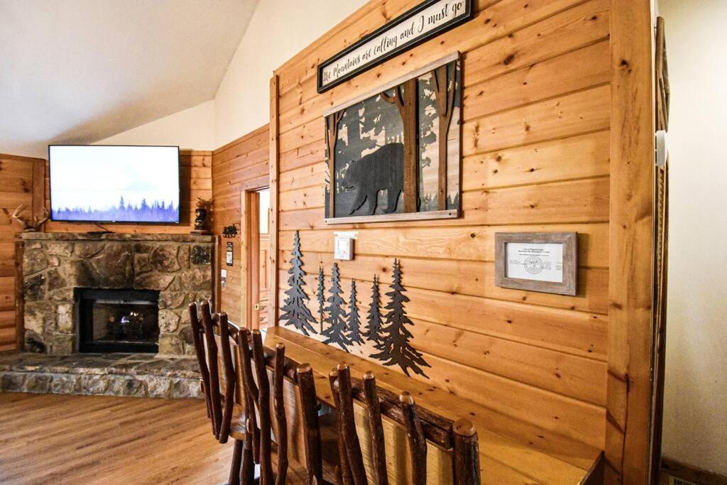 Four Private Suites - Hot Tub - Arcade - Fast Wi-Fi - One Minute To Parkway Fun Пиджен-Фордж Экстерьер фото