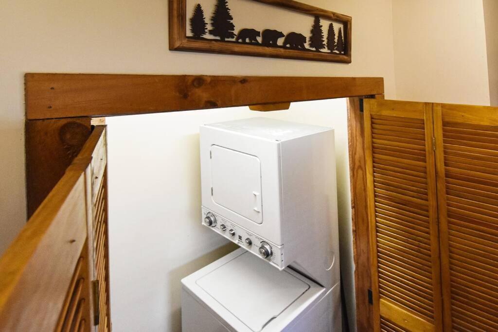 Four Private Suites - Hot Tub - Arcade - Fast Wi-Fi - One Minute To Parkway Fun Пиджен-Фордж Экстерьер фото