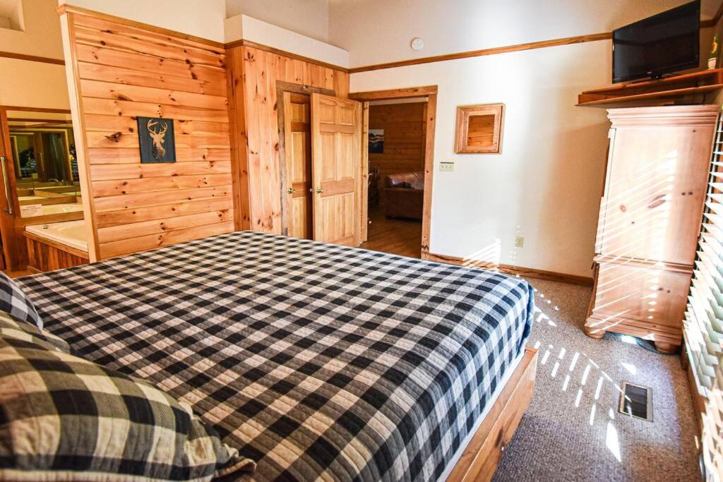 Four Private Suites - Hot Tub - Arcade - Fast Wi-Fi - One Minute To Parkway Fun Пиджен-Фордж Экстерьер фото