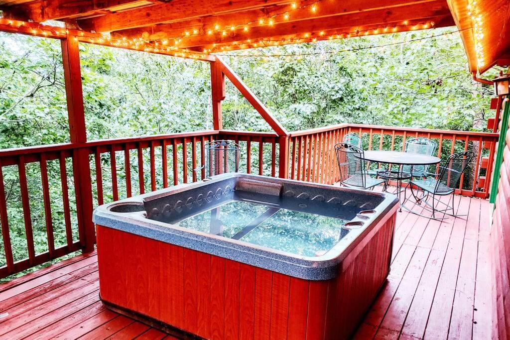 Four Private Suites - Hot Tub - Arcade - Fast Wi-Fi - One Minute To Parkway Fun Пиджен-Фордж Экстерьер фото
