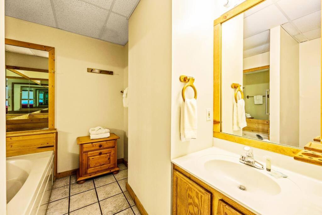 Four Private Suites - Hot Tub - Arcade - Fast Wi-Fi - One Minute To Parkway Fun Пиджен-Фордж Экстерьер фото