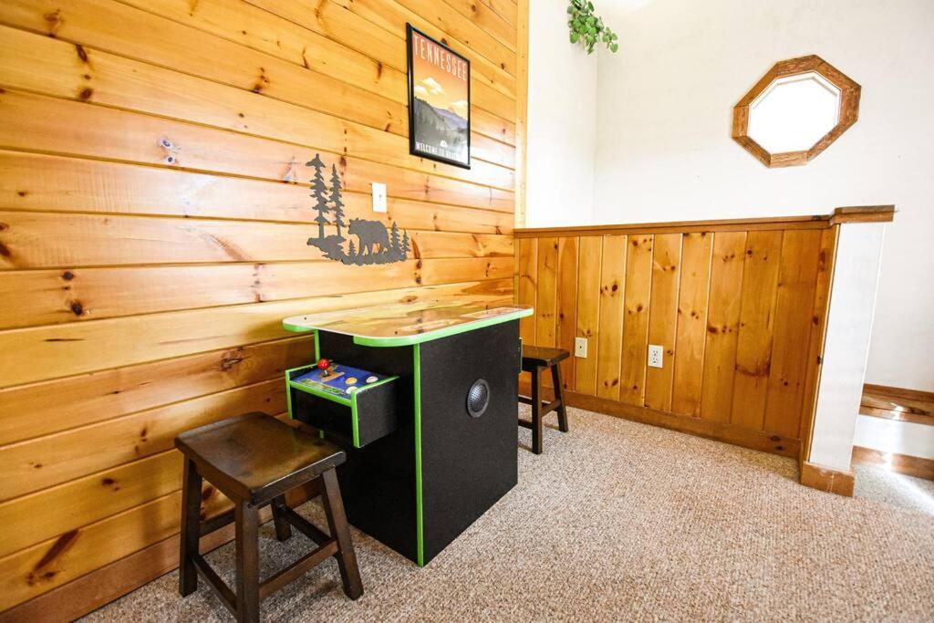 Four Private Suites - Hot Tub - Arcade - Fast Wi-Fi - One Minute To Parkway Fun Пиджен-Фордж Экстерьер фото